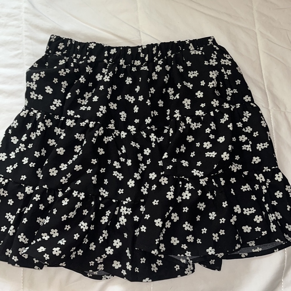 Princess Polly floral black and white skirt